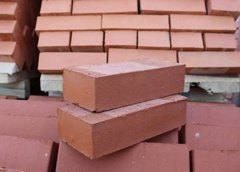 Пламя под Контролем: Полное Руководство по Покупке Идеального Печного Кирпича в Минске